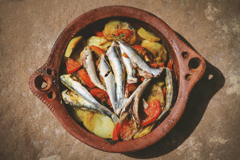 Sardinen aus dem Ofen mit Kartoffeln und Tomaten